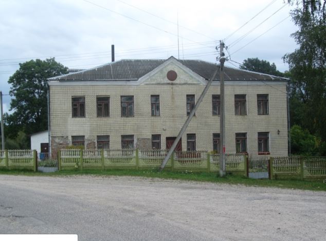 Здание бывшей школы по ул. Центральной, 20 в д. Василевичи Гродненского района - Изображение #1, Объявление #1652313