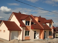 Таун-хаус на 2 семьи по 150м.кв., по 4 комнаты, 2 санузла и по гаражу - Изображение #1, Объявление #586508